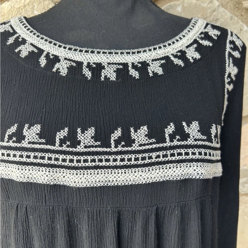 JODIFL Embroidered Tunic Top Size Small Black Cream Gauze Boho 3/4 Sleeve EC - Picture 2 of 9